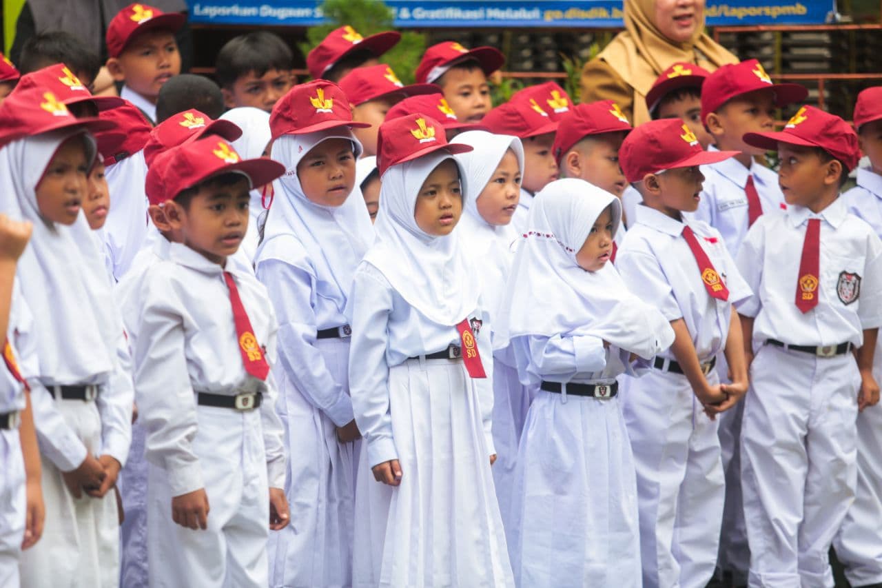 Antusias Siswa Hari Pertama Sekolah Usai Libur Panjang Lebaran
